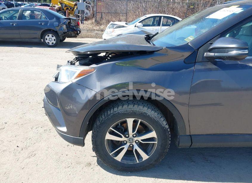 Photo 6 of 2017 Toyota Rav4 XLE (VIN 2T3WFREV3HW403849)