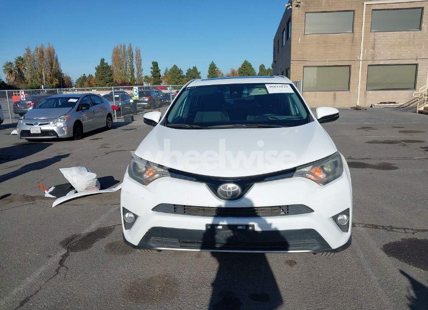 Photo 13 of 2018 Toyota Rav4 XLE (VIN 2T3WFREV3JW446948)