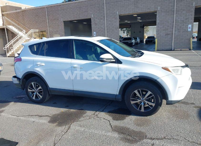 Photo 14 of 2018 Toyota Rav4 XLE (VIN 2T3WFREV3JW446948)