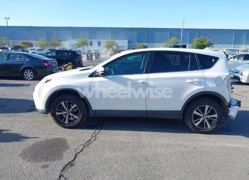 Photo 15 of 2018 Toyota Rav4 XLE (VIN 2T3WFREV3JW446948)