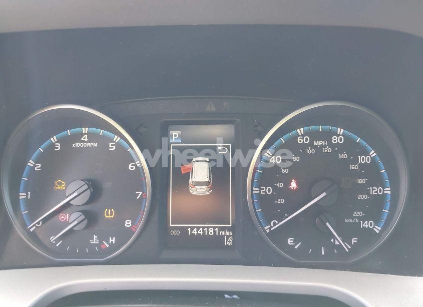 Photo 7 of 2018 Toyota Rav4 XLE (VIN 2T3WFREV3JW446948)