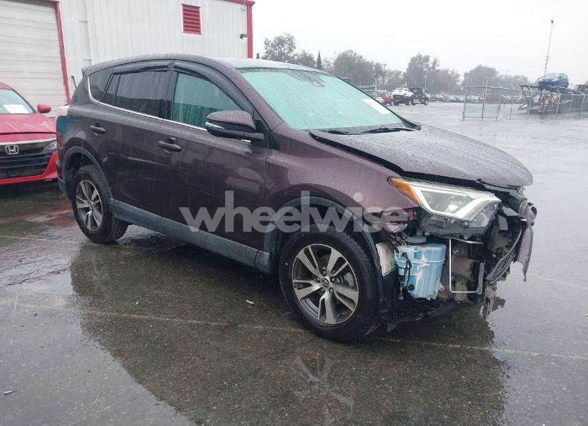 2018 Toyota Rav4 XLE (VIN 2T3WFREV3JW471932) main photo