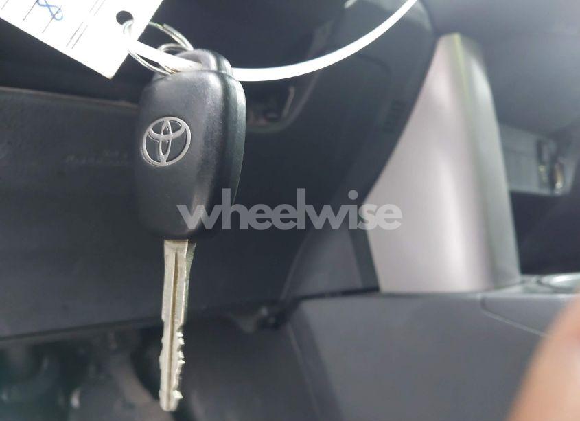 Photo 11 of 2018 Toyota Rav4 XLE (VIN 2T3WFREV3JW471932)
