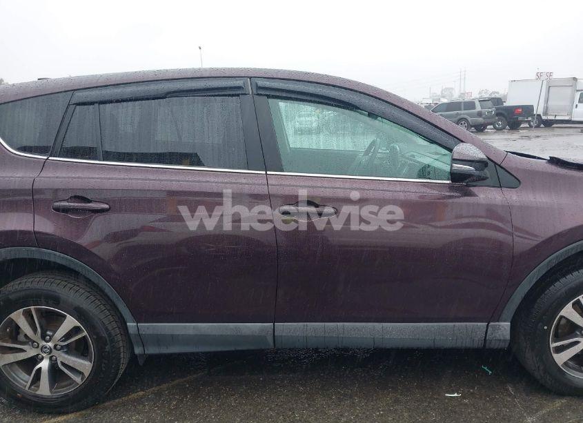 Photo 14 of 2018 Toyota Rav4 XLE (VIN 2T3WFREV3JW471932)