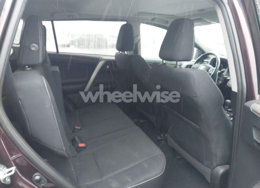 Photo 8 of 2018 Toyota Rav4 XLE (VIN 2T3WFREV3JW471932)