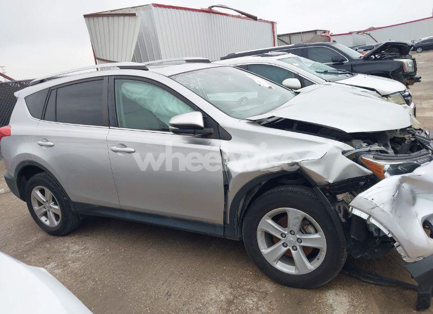 Photo 13 of 2013 Toyota Rav4 XLE (VIN 2T3WFREV4DW052363)