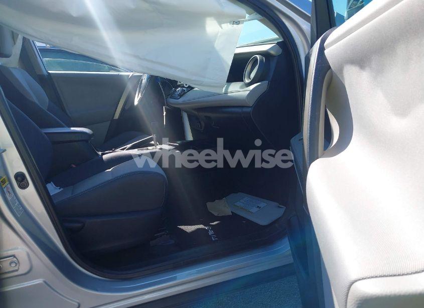 Photo 5 of 2013 Toyota Rav4 XLE (VIN 2T3WFREV4DW052363)