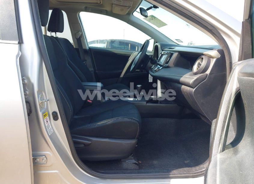 Photo 5 of 2015 Toyota Rav4 XLE (VIN 2T3WFREV4FW160226)