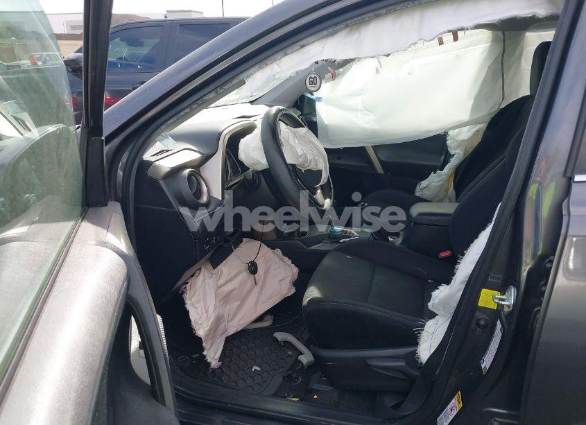 Photo 5 of 2015 Toyota Rav4 XLE (VIN 2T3WFREV4FW183876)