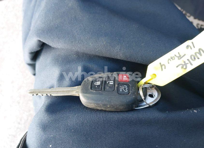 Photo 11 of 2016 Toyota Rav4 XLE (VIN 2T3WFREV4GW256245)