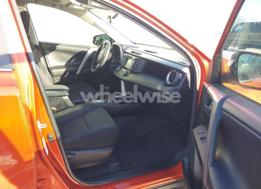 Photo 5 of 2016 Toyota Rav4 XLE (VIN 2T3WFREV4GW256245)