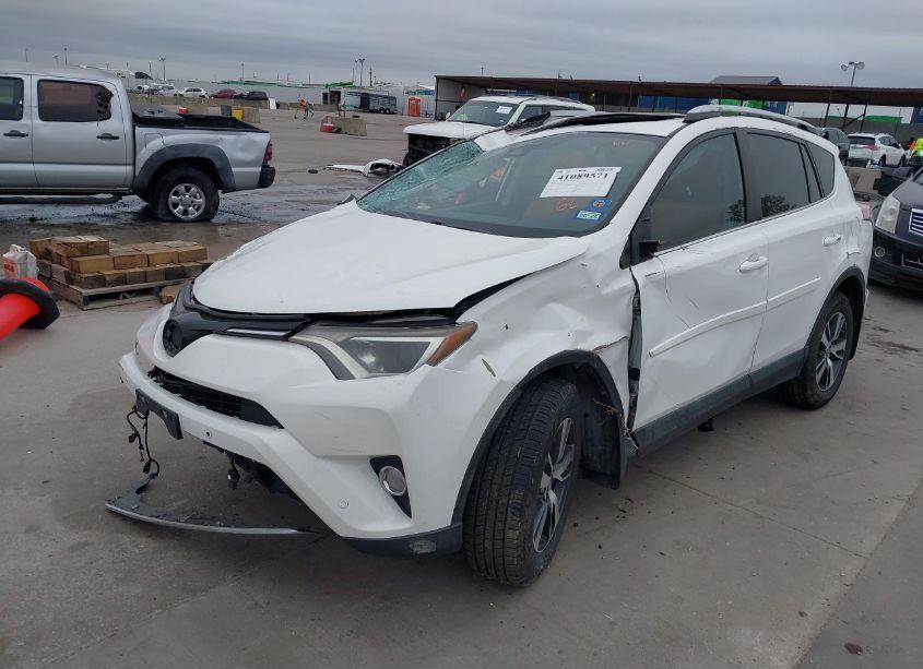 Photo 2 of 2016 Toyota Rav4 XLE (VIN 2T3WFREV4GW267908)