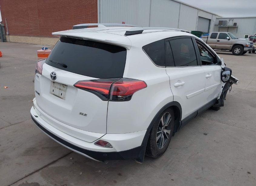 Photo 4 of 2016 Toyota Rav4 XLE (VIN 2T3WFREV4GW267908)
