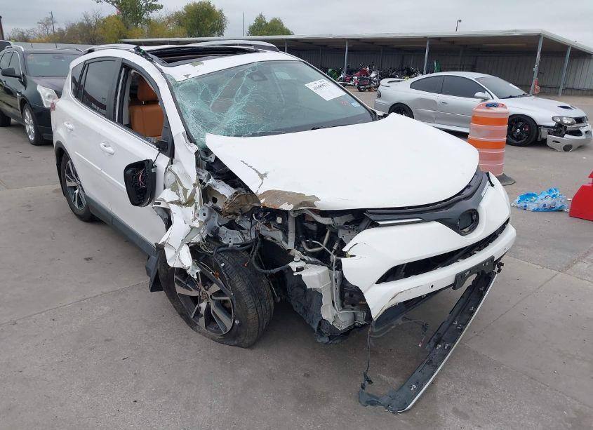 Photo 6 of 2016 Toyota Rav4 XLE (VIN 2T3WFREV4GW267908)