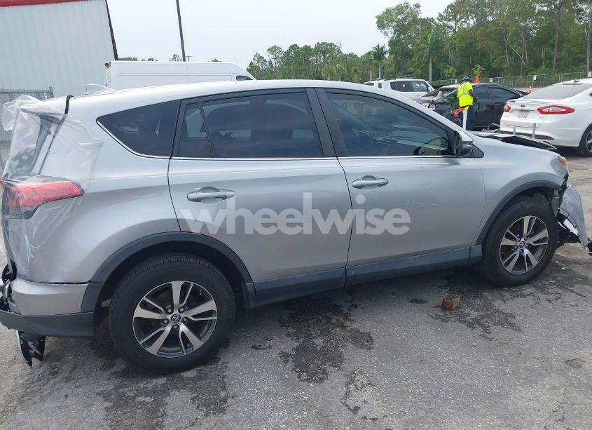 Photo 14 of 2018 Toyota Rav4 XLE (VIN 2T3WFREV4JW410069)