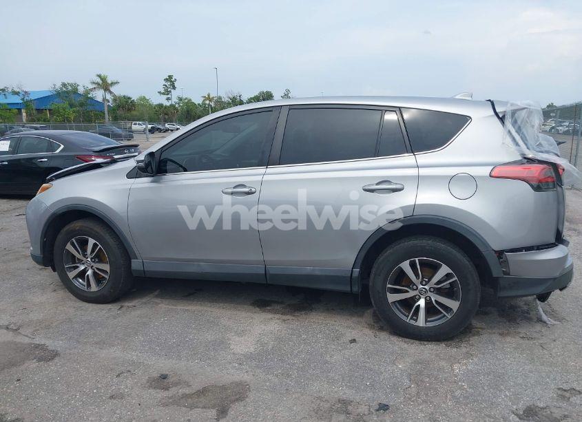 Photo 15 of 2018 Toyota Rav4 XLE (VIN 2T3WFREV4JW410069)