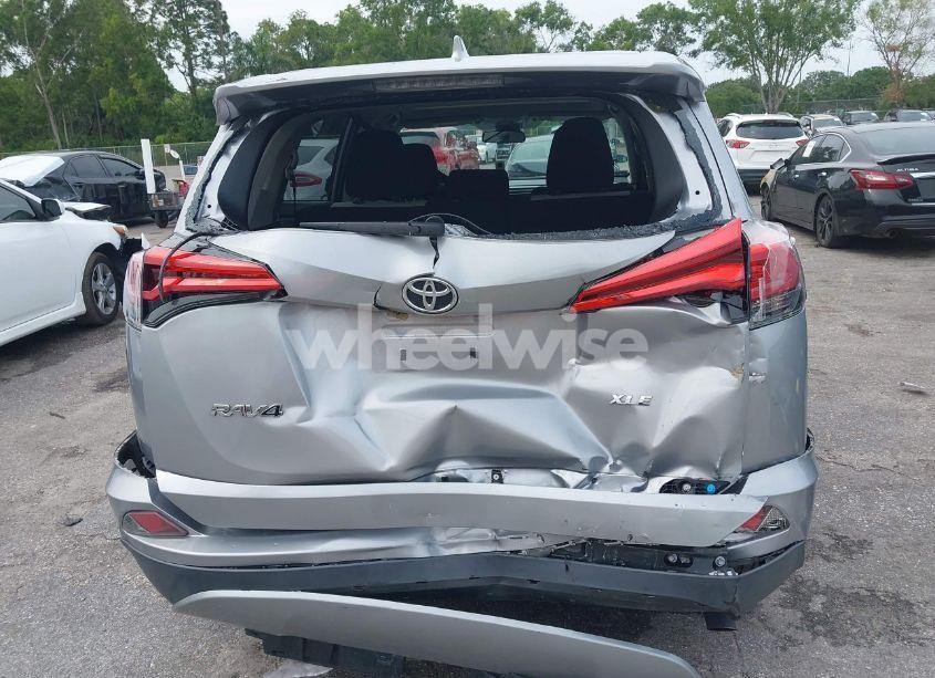Photo 6 of 2018 Toyota Rav4 XLE (VIN 2T3WFREV4JW410069)