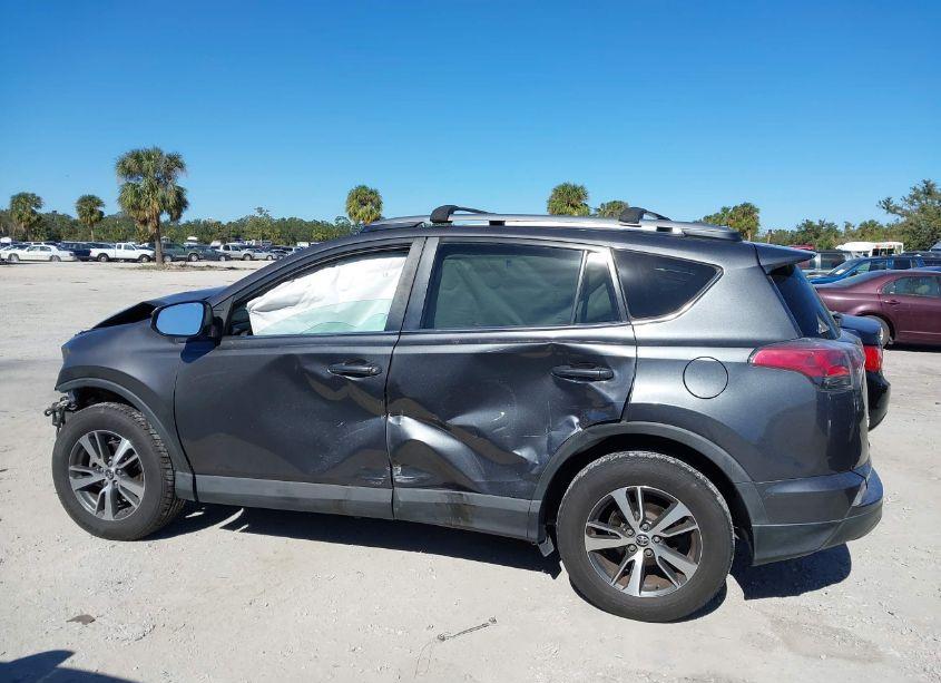 Photo 13 of 2018 Toyota Rav4 ADVENTURE/XLE (VIN 2T3WFREV4JW428734)