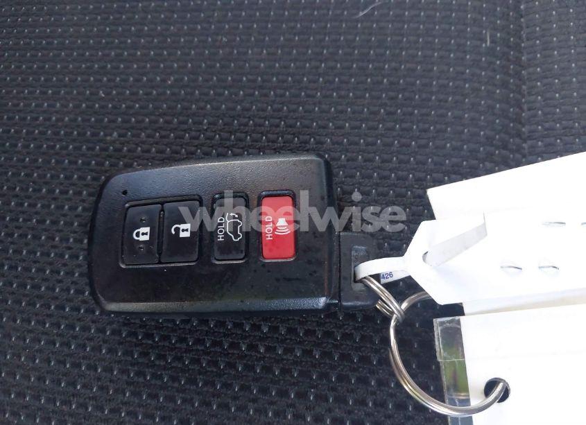 Photo 11 of 2018 Toyota Rav4 ADVENTURE/XLE (VIN 2T3WFREV4JW430970)