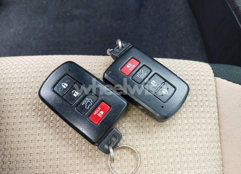 Photo 11 of 2018 Toyota Rav4 XLE (VIN 2T3WFREV4JW478761)