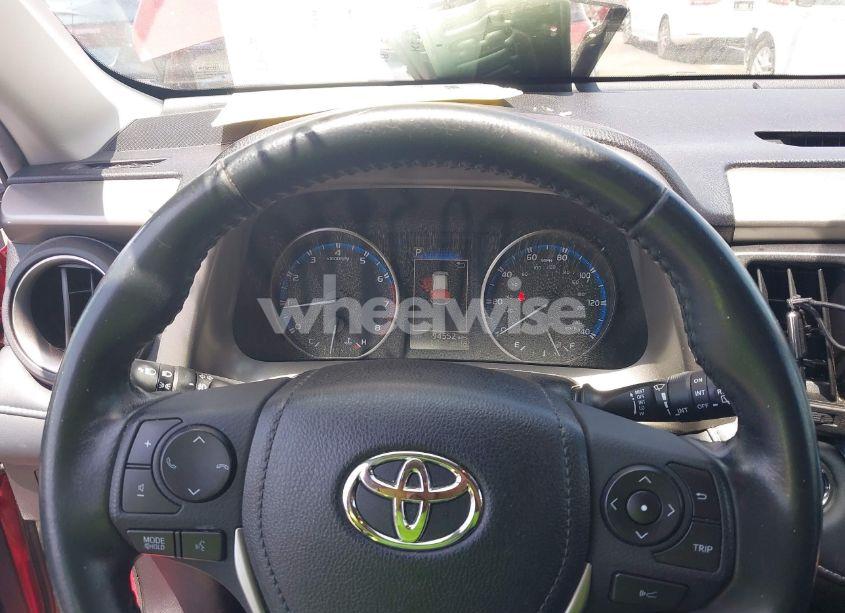 Photo 7 of 2018 Toyota Rav4 XLE (VIN 2T3WFREV4JW505053)