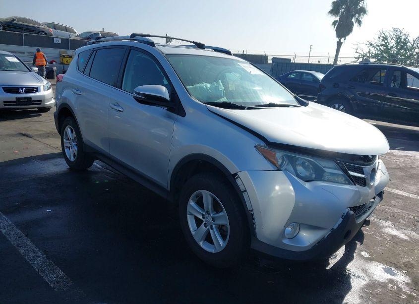 2013 Toyota Rav4 XLE (VIN 2T3WFREV5DW003611) main photo