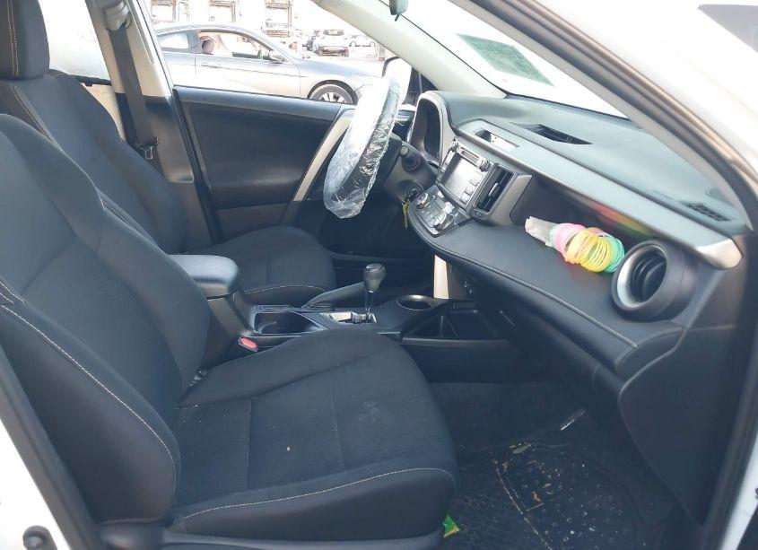 Photo 5 of 2014 Toyota Rav4 XLE (VIN 2T3WFREV5EW112068)