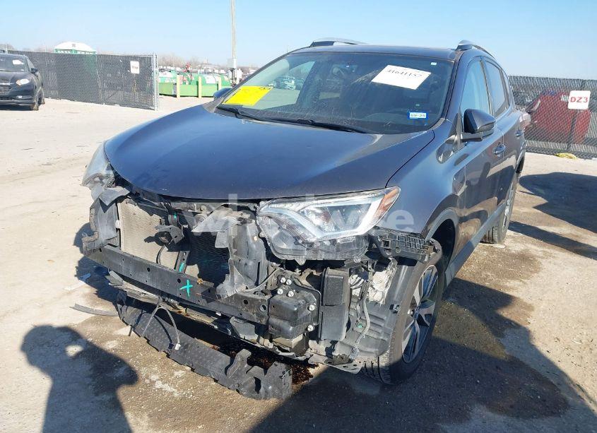 Photo 2 of 2016 Toyota Rav4 XLE (VIN 2T3WFREV5GW286077)