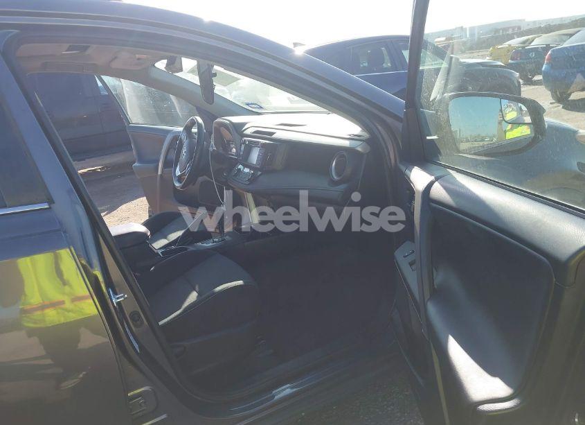 Photo 5 of 2016 Toyota Rav4 XLE (VIN 2T3WFREV5GW286077)