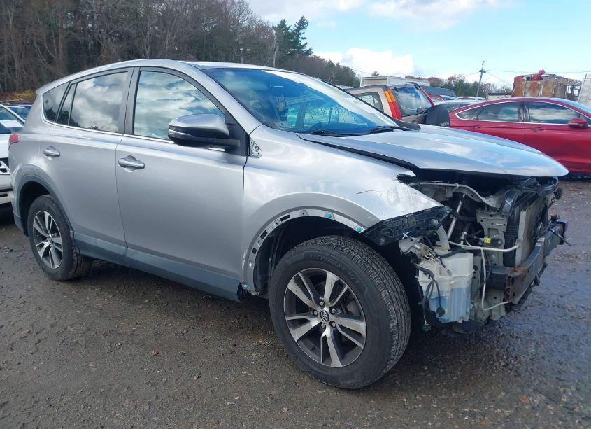 2018 Toyota Rav4 XLE (VIN 2T3WFREV5JW408363) main photo