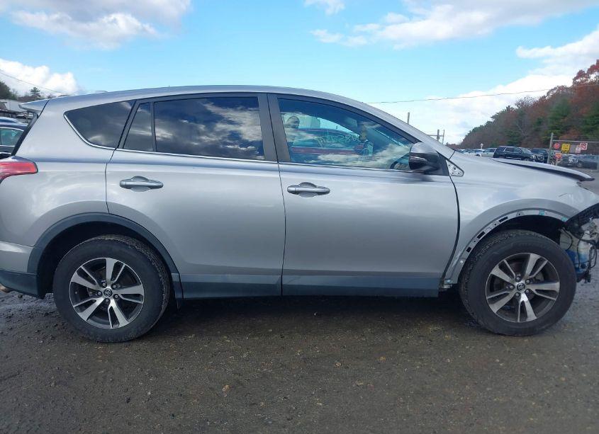 Photo 14 of 2018 Toyota Rav4 XLE (VIN 2T3WFREV5JW408363)