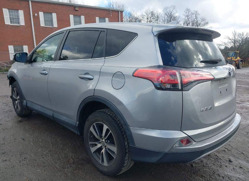 Photo 3 of 2018 Toyota Rav4 XLE (VIN 2T3WFREV5JW408363)