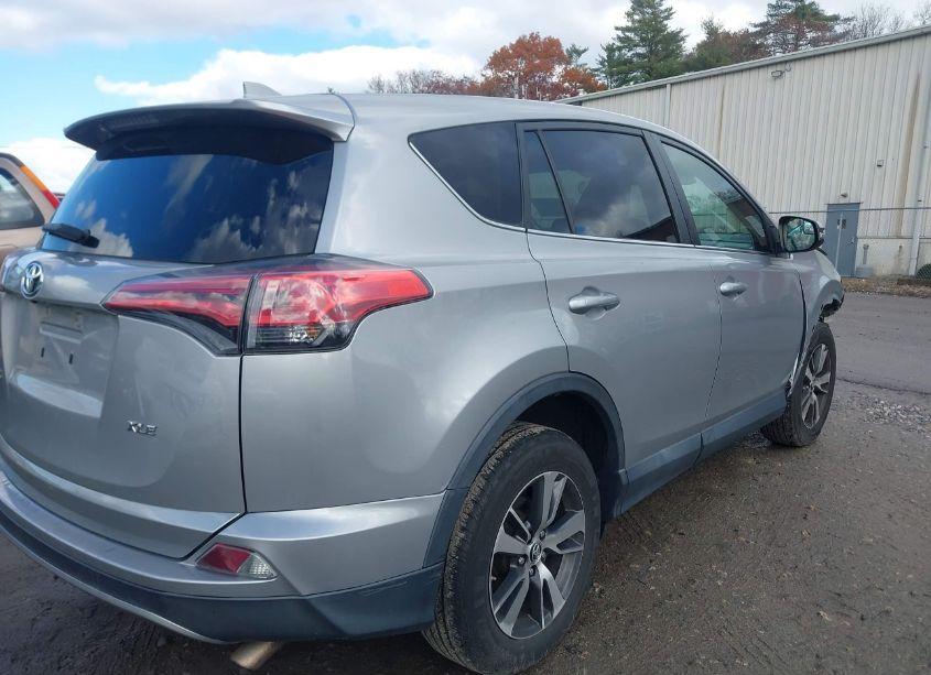 Photo 4 of 2018 Toyota Rav4 XLE (VIN 2T3WFREV5JW408363)