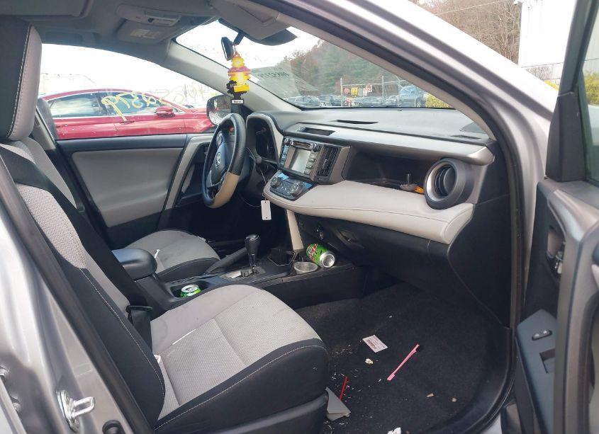 Photo 5 of 2018 Toyota Rav4 XLE (VIN 2T3WFREV5JW408363)