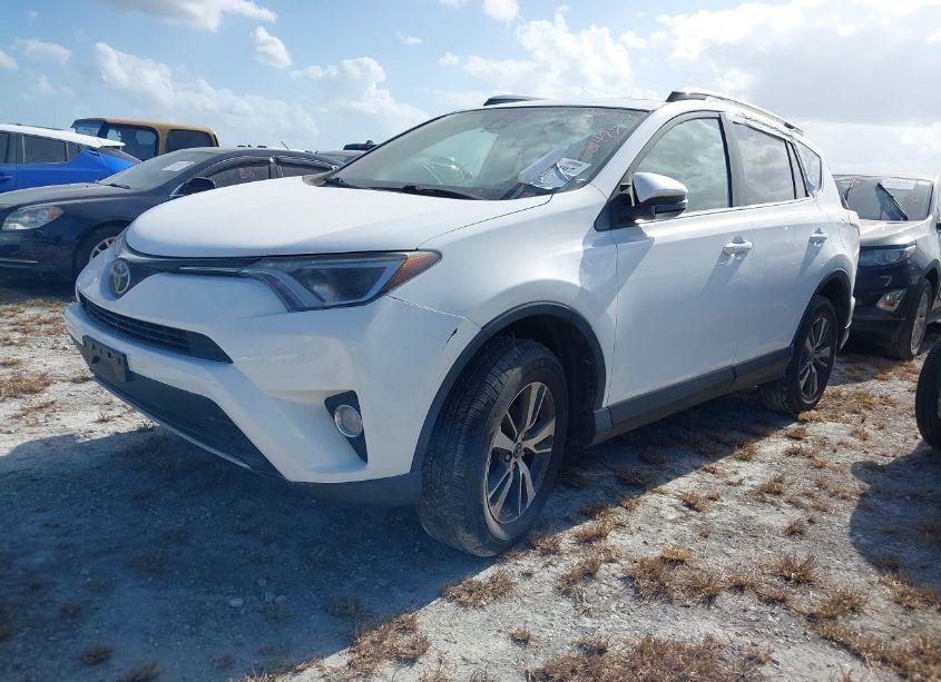 Photo 2 of 2018 Toyota Rav4 XLE (VIN 2T3WFREV5JW428175)