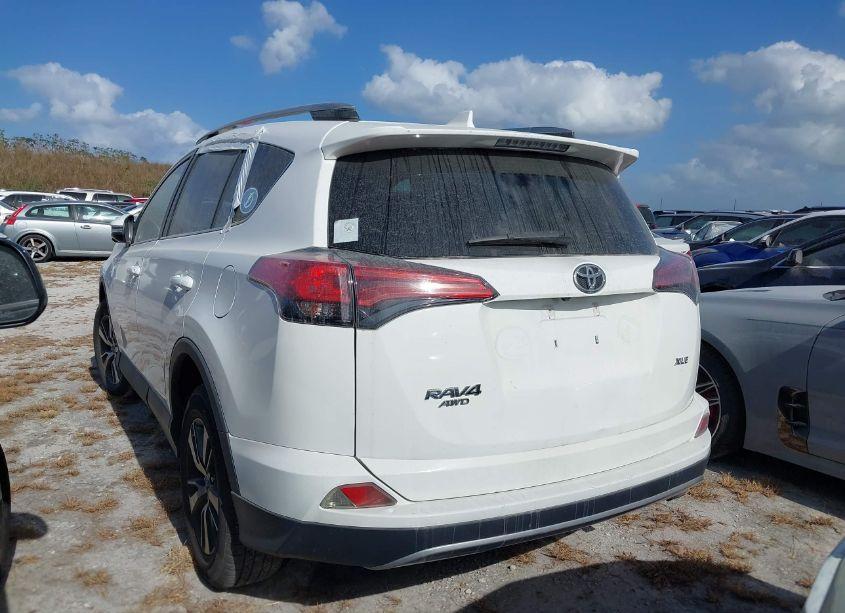 Photo 3 of 2018 Toyota Rav4 XLE (VIN 2T3WFREV5JW428175)