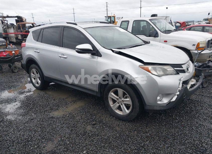 2014 Toyota Rav4 XLE (VIN 2T3WFREV6EW123290) main photo