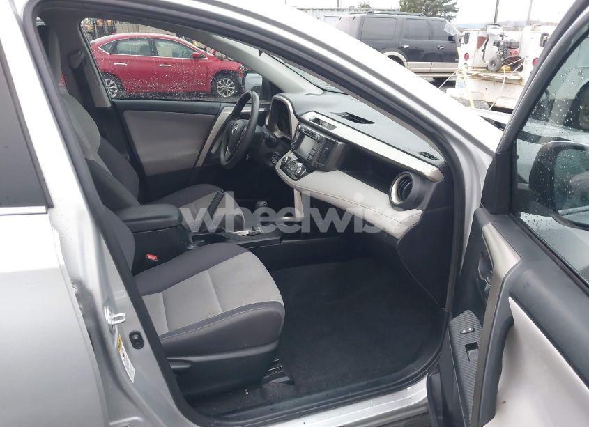 Photo 5 of 2014 Toyota Rav4 XLE (VIN 2T3WFREV6EW123290)