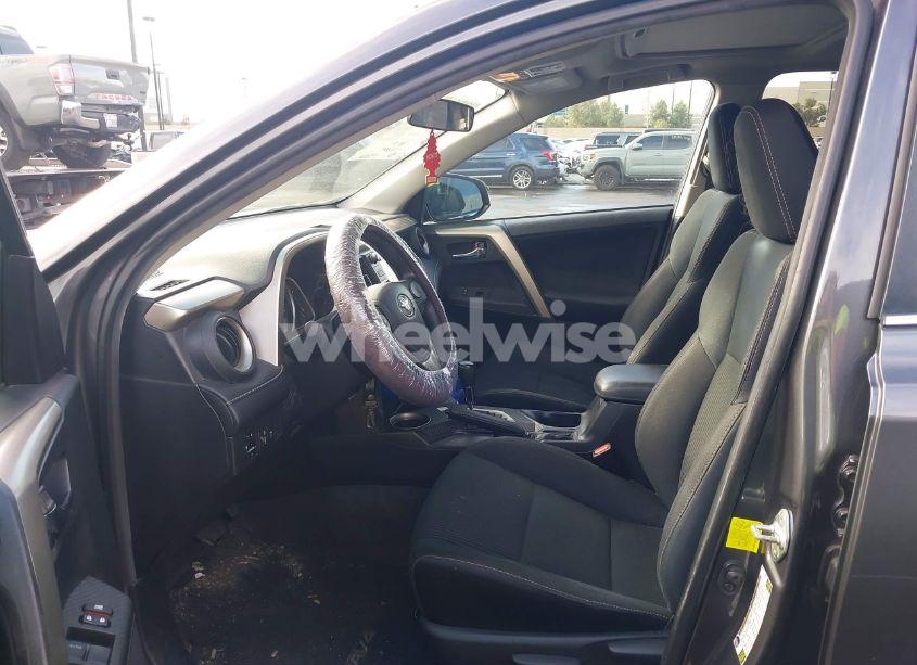 Photo 5 of 2015 Toyota Rav4 XLE (VIN 2T3WFREV6FW189789)