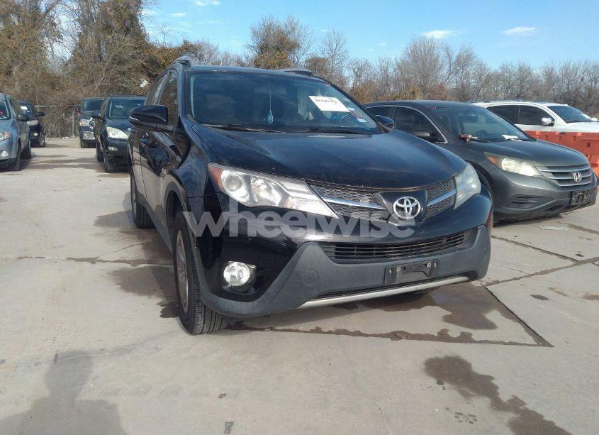 2015 Toyota Rav4 XLE (VIN 2T3WFREV6FW233077) main photo