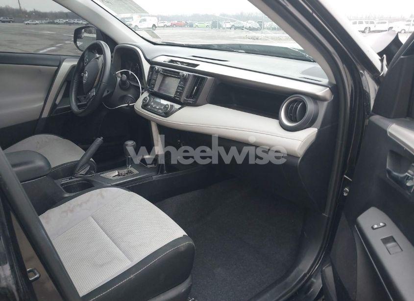 Photo 5 of 2016 Toyota Rav4 XLE (VIN 2T3WFREV6GW276321)