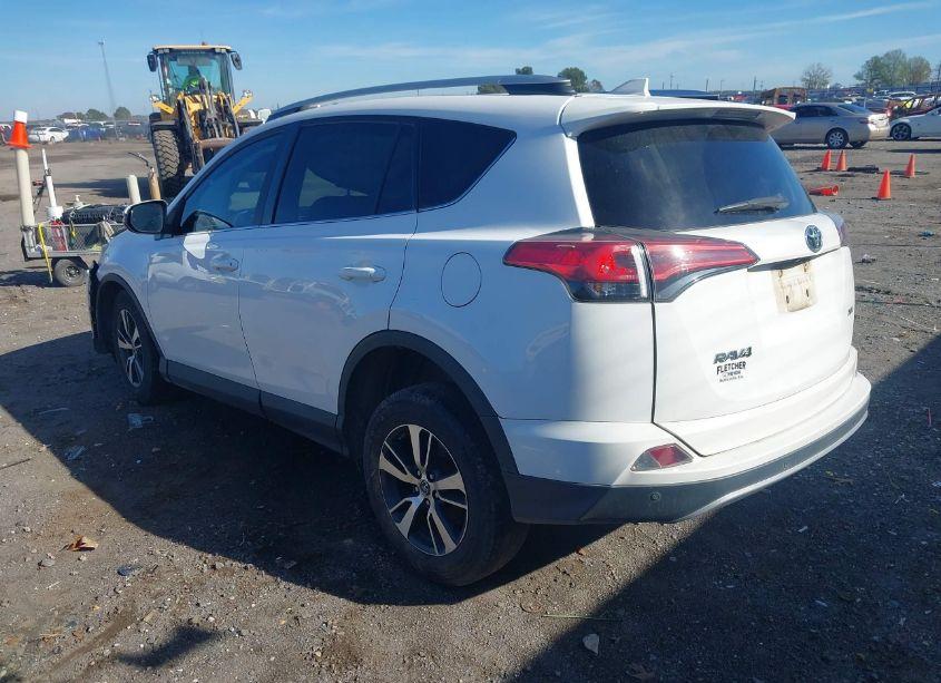 Photo 3 of 2016 Toyota Rav4 XLE (VIN 2T3WFREV6GW279963)