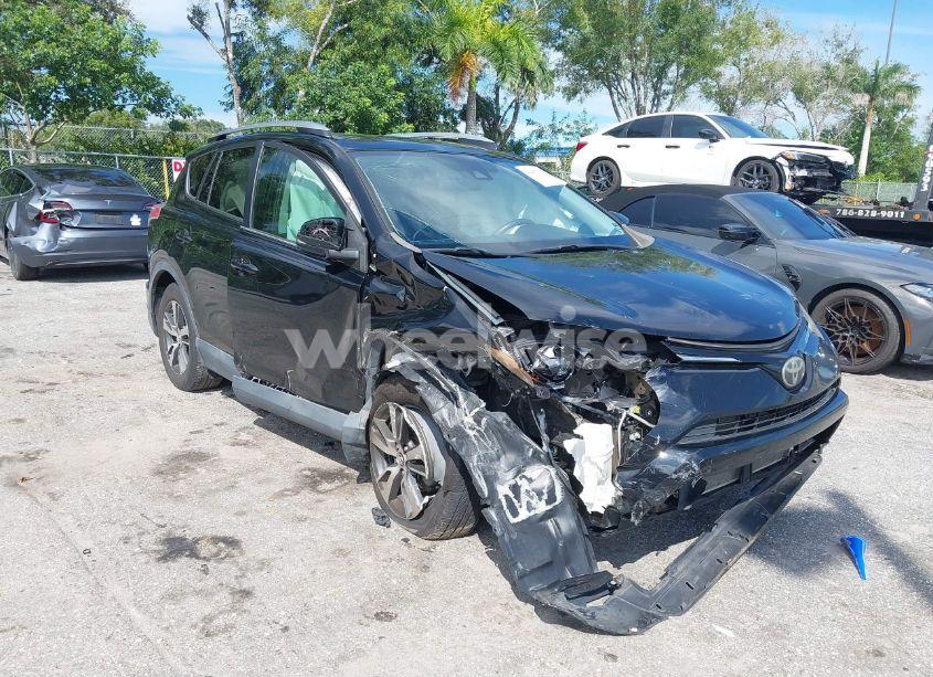 2017 Toyota Rav4 XLE (VIN 2T3WFREV6HW337622) main photo