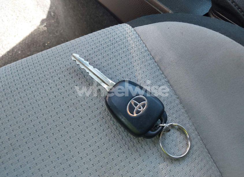 Photo 11 of 2017 Toyota Rav4 XLE (VIN 2T3WFREV6HW374704)