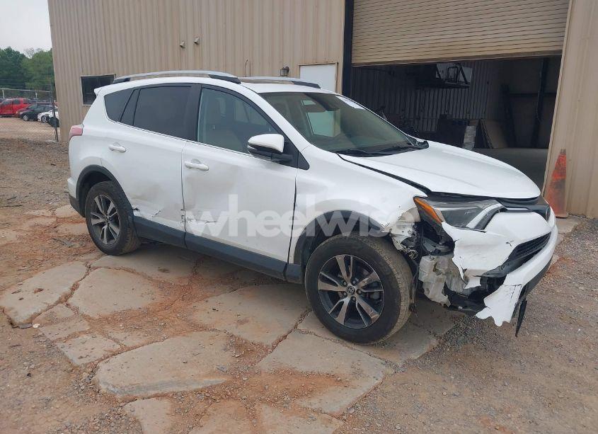 2017 Toyota Rav4 XLE (VIN 2T3WFREV6HW389493) main photo
