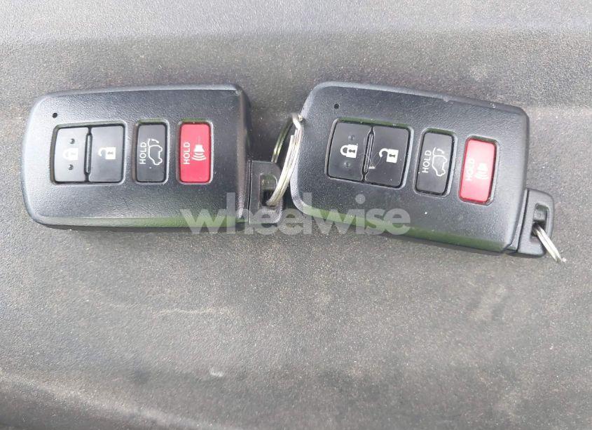 Photo 11 of 2017 Toyota Rav4 XLE (VIN 2T3WFREV6HW389493)