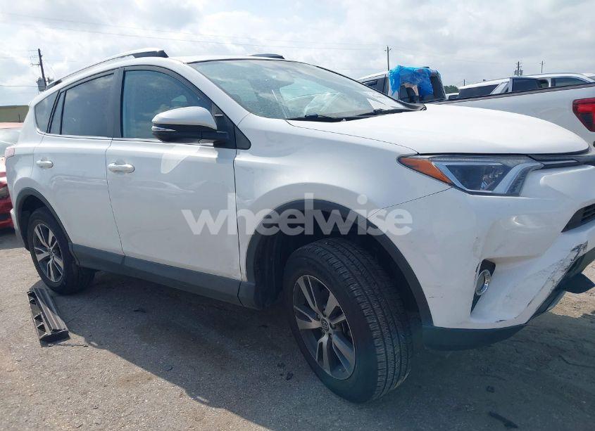 2018 Toyota Rav4 XLE (VIN 2T3WFREV6JW410848) main photo