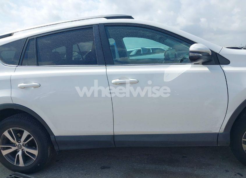 Photo 14 of 2018 Toyota Rav4 XLE (VIN 2T3WFREV6JW410848)