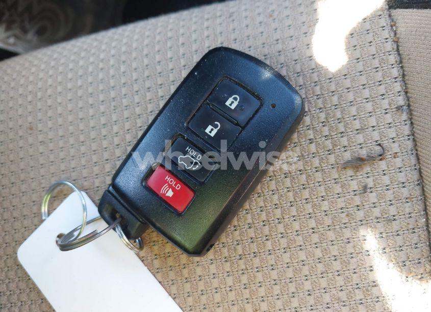 Photo 11 of 2018 Toyota Rav4 XLE (VIN 2T3WFREV6JW430078)