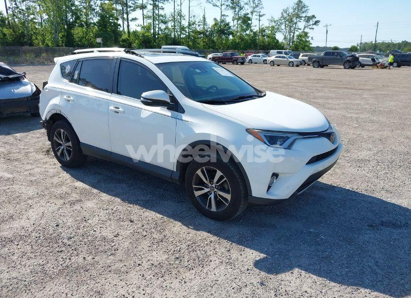 2018 Toyota Rav4 XLE (VIN 2T3WFREV6JW511792) main photo